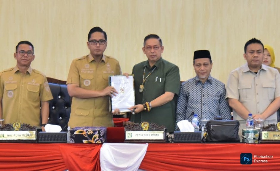 Rico Waas hadir di paripurna bahas masalah aset daerah disaksikan Ketua DPRD Medan Wong Cun Sen. (Kominfo Medan Dok)