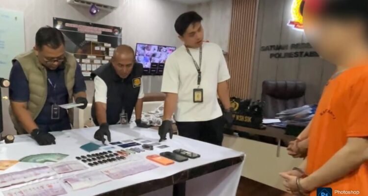 AKBP Rafli Nugroho paparkan ungkapan kasus vape jaringan internasional. Tersangka seorang WNA Malaysia dan teman prianya diamankan. (Restabes Medan Dok)