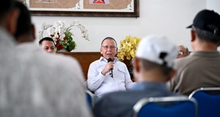 Perencana Ahli Utama (Fungsional Perencana Utama) Badan Perencanaan Pembangunan, Riset dan Inovasi Daerah (Bapperida) Sumut Muhammad Armand Effendy Pohan, memberikan keterangan pers kepada awak media terkait pelaksanaan PMT IMT GT ke 32 di ruang Dekranasda Provinsi Sumatera Utara lantai 1 Kantor Gubernur, Jumat (4/9/2026). Foto/Diskominfo Sumut
