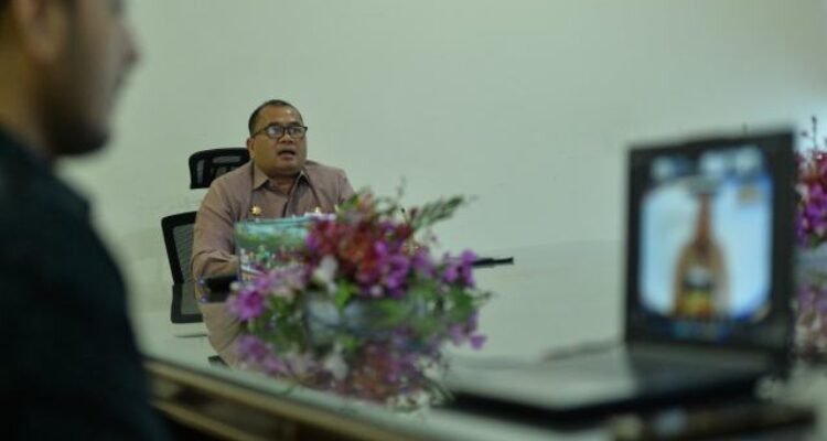Pj Sekretaris Daerah Provinsi (Sekdaprov) Sumatera Utara (Sumut) Timur Tumanggor membuka Webinar Sesi XIV Tahun 2026 BPSDM Provsu : APBD Cerdas, Belanja Efektif, Dampak Maksimal di Ruang Rapat Sekretaris Daerah Gedung Kantor Gubernur Sumut Jalan Diponegoro Kota Medan, Kamis (3/9/2026). Foto/Diskominfo Sumut
