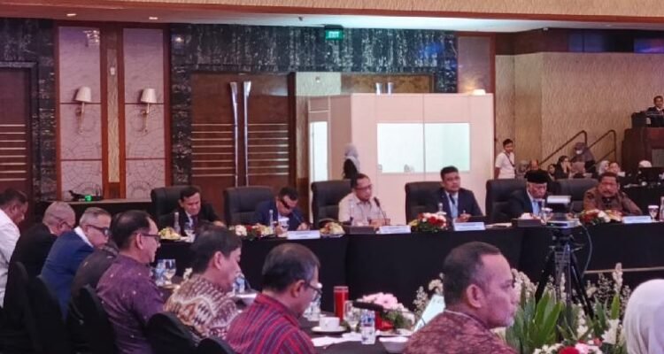 Rapat Koordinasi Gubernur se-Sumatera dalam Rangka Pertemuan Tingkat Menteri Indonesia-Malaysia- Thailand Growth Triangle (IMT-GT), yang dihadiri Menteri Dalam Negeri Tito Karnavian serta para Gubernur ze-Sumatera di Hotel JW Marriot Medan, Rabu (9/9/2026).