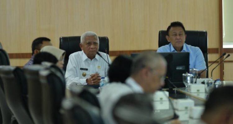 Wakil Gubernur Sumatera Utara (Sumut) Surya mengikuti Rapat Koordinasi Kedeputian I Kantor Staff Presiden RI dengan Pemerintah Provinsi Sumut dan Forkopimda terkait data dan tren kasus Tindak Pidana Perdagangan Orang (TPPO) di Ruang Rapat I Lantai 2 Kantor Gubernur Sumut Jalan Diponegoro Kota Medan. Rabu (9/9/2026). Foto/Diskominfo Sumut 