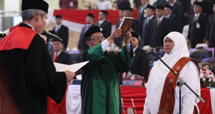 Hj Sri Rezeki A.Md diambil sumpahnya oleh Ketua Pengadilan Negeri (PN) Medan Kelas IA Khusus, Mardison, S.H. sebagai Wakil Ketua DPRD Kota Medan sisa masa jabatan 2024-2029, Selasa (1/9/2026) di Gedung DPRD Kota Medan.