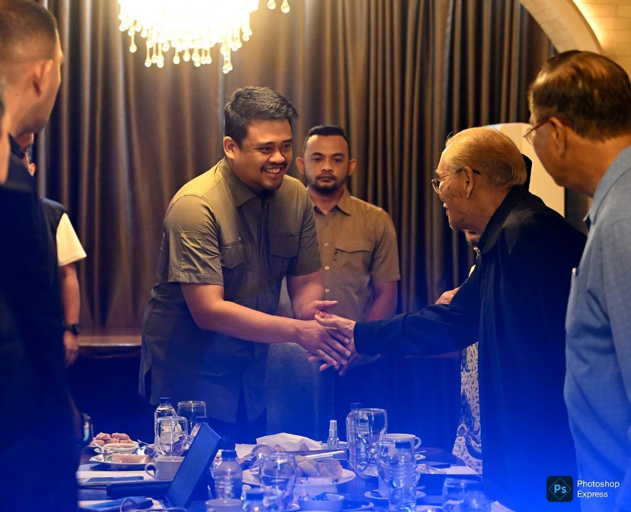 Bobby Nasution menerima audiensi dari pengurus Ikatan Cendekiawan Karo (ICK) di Mikie Holiday Resort and Hotel, Kabupaten Karo. (Kominfo Sumut Dok)