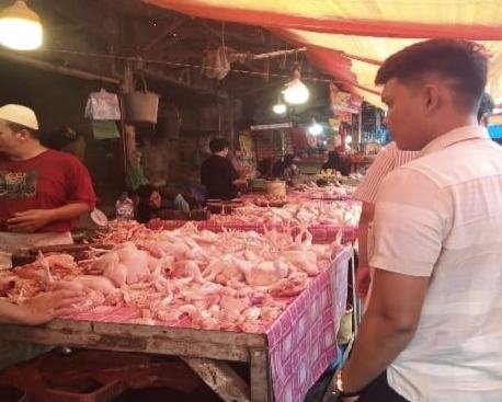 Komisi Pengawas Persaingan Usaha (KPPU) Kantor Wilayah I terus memantau perkembangan harga dan pasokan daging ayam broiler di Sumatera Utara