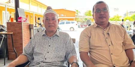 Ketua Keluarga Besar Ikatan Kekeluargaan Antar Rekanan (IKRAR) Harist Lubis SE didampingi Sekretaris Syahril.