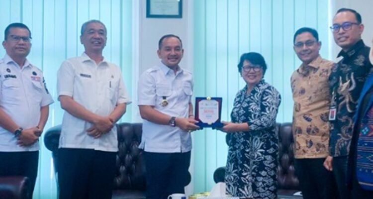 Kepala Direktorat Jasa Keuangan OJK Sumatera Utara, Yusri, dalam audiensi kunjungan kerja dengan Wali Kota Tebingtinggi, H. Iman Irdian Saragih, di Ruang Kerja Wali Kota, Gedung Balai Kota, Rabu (2/9/2026).