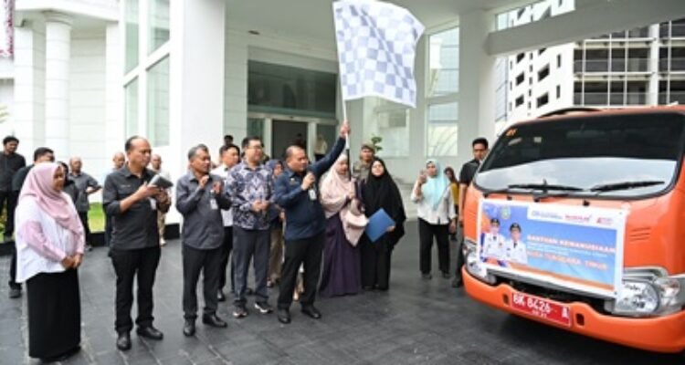 Penjabat (Pj) Sekretaris Daerah Provinsi Sumatera Utara (Sumut) Timur Tumanggor melepas Bantuan Kemanusiaan Pemerintah Provinsi Sumatera Utara untuk Bencana Gempa di Provinsi Nusa Tenggara Timur, di Lobby Dekranasda Lantai 1 Kantor Gubernur Sumut Jalan Diponengoro Nomor 30 Medan, Selasa (1/9/2026). Foto/Diskominfo Sumut