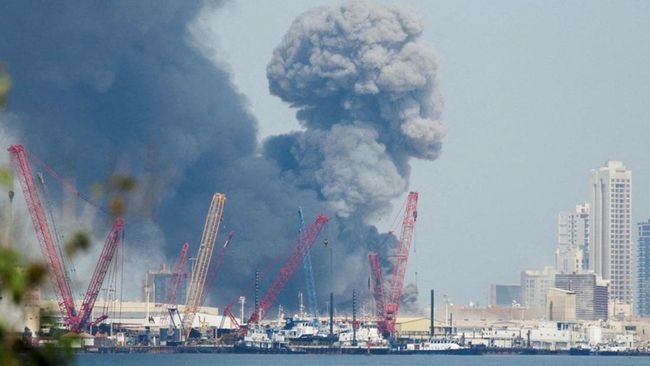 Kepulan asap perang AS-Israel dengan Iran. (Reuters)