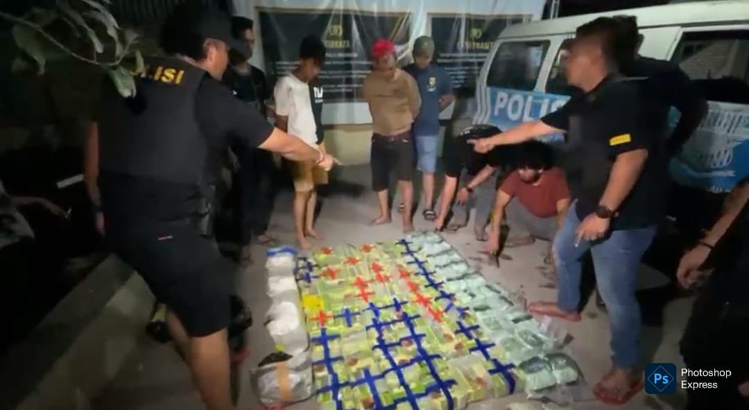 Dua tersangka, YNP (30) dan SB (59), ditangkap dengan barang bukti 80 kg sabu dan 50 ribu butir ekstasi. (Ist)