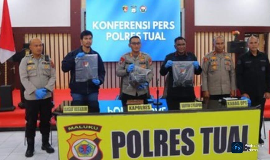Polres Tual menetapkan anggota Brimob Kompi 1 Batalyon C Polda Maluku Bripda MS ditetapkan sebagai tersangka penganiayaan siswa madrasah hingga tewas. (CNN Indonesia/Said)