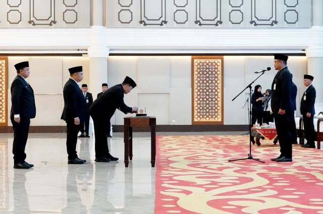 Gubernur Sumatera Utara (Sumut) Bobby Nasution melantik sejumlah Pejabat Tinggi Pratama pada lingkungan Pemerintah Provinsi Sumut di Aula Raja Inal Siregar Lantai 2 Kantor Gubernur Sumut Jalan Diponegoro Kota Medan, Senin (13/7/2026). Foto/Diskominfo Sumut