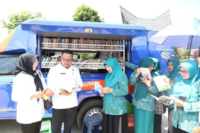 Ketua TP PKK Madina meluncurkan  Ojo Pusing untuk mendongkrak literasi. 